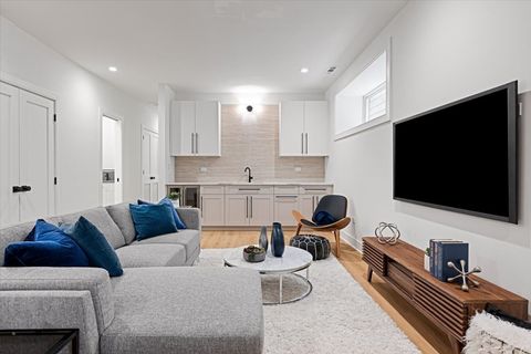 Tiny photo for 1964 W Farragut Avenue, Chicago, IL 60640 (MLS # 12565345)