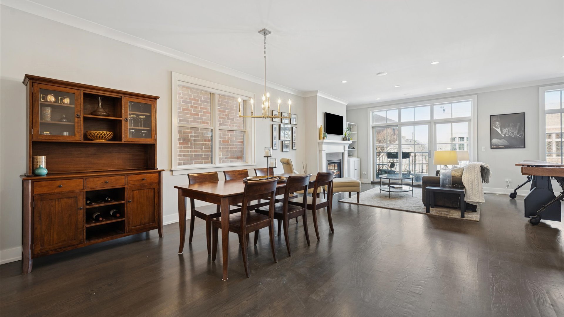 2341 W Roscoe Street 3W