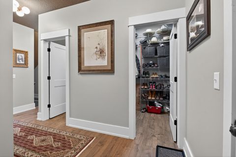 Tiny photo for 662 Holmes Street, Bettendorf, IA 52722 (MLS # 12630901)