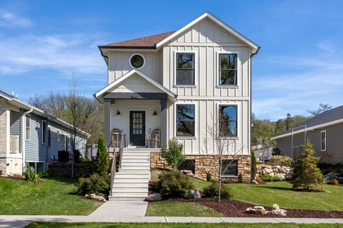 Photo of 662 Holmes Street, Bettendorf, IA 52722 (MLS # 12630901)