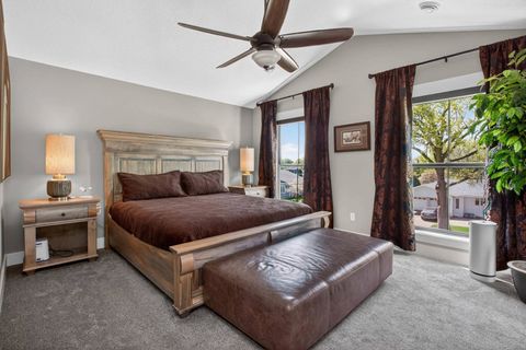 Tiny photo for 662 Holmes Street, Bettendorf, IA 52722 (MLS # 12630901)
