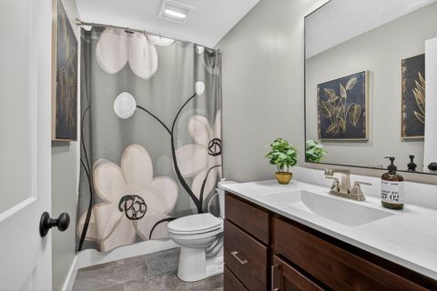 Tiny photo for 662 Holmes Street, Bettendorf, IA 52722 (MLS # 12630901)