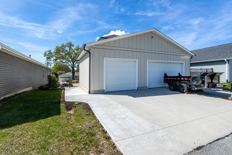 Tiny photo for 662 Holmes Street, Bettendorf, IA 52722 (MLS # 12630901)