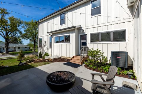 Tiny photo for 662 Holmes Street, Bettendorf, IA 52722 (MLS # 12630901)