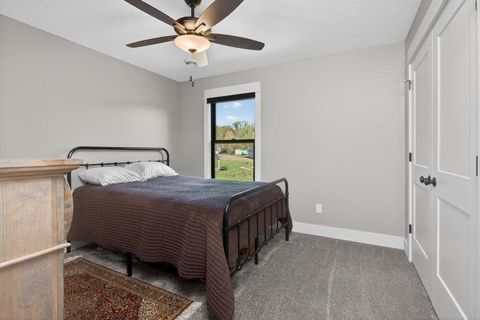 Tiny photo for 662 Holmes Street, Bettendorf, IA 52722 (MLS # 12630901)