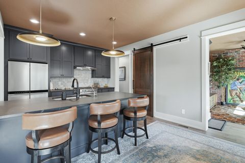 Tiny photo for 662 Holmes Street, Bettendorf, IA 52722 (MLS # 12630901)