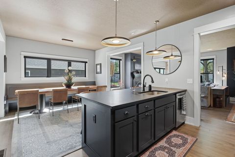 Tiny photo for 662 Holmes Street, Bettendorf, IA 52722 (MLS # 12630901)