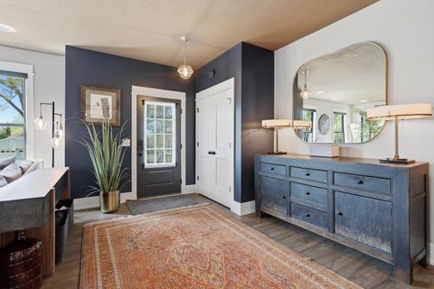 Tiny photo for 662 Holmes Street, Bettendorf, IA 52722 (MLS # 12630901)