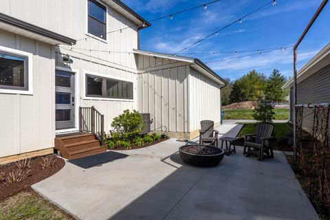 Tiny photo for 662 Holmes Street, Bettendorf, IA 52722 (MLS # 12630901)