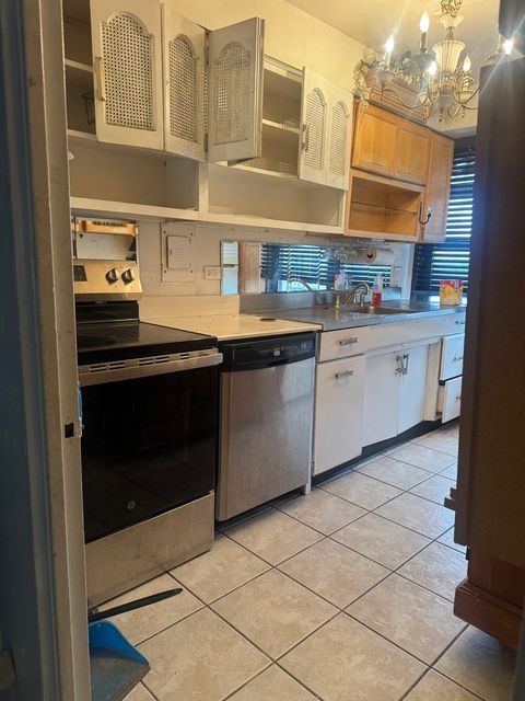 Tiny photo for 6118 N Sheridan Road #707, Chicago, IL 60660 (MLS # 12558305)