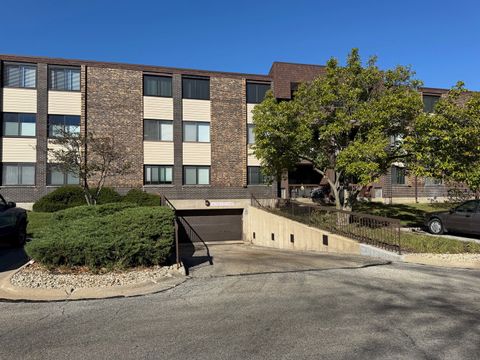 Tiny photo for 474 Raintree Court #1C, Glen Ellyn, IL 60137 (MLS # 12503510)