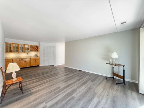Tiny photo for 474 Raintree Court #1C, Glen Ellyn, IL 60137 (MLS # 12503510)