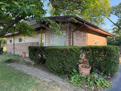 Tiny photo for 1901 W Plainfield Road, La Grange Highlands, IL 60525 (MLS # 12489706)