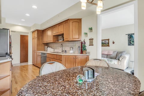 Tiny photo for 250 W Parliament Place #219, Mount Prospect, IL 60056 (MLS # 12714046)