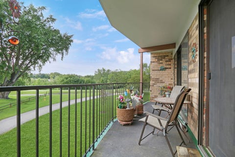 Tiny photo for 250 W Parliament Place #219, Mount Prospect, IL 60056 (MLS # 12714046)