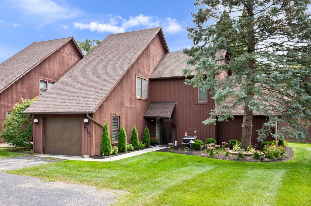 Photo for 5051 Woodlake Drive, Loves Park, IL 61111 (MLS # 12462907)