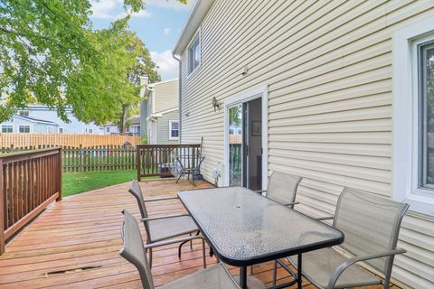 Tiny photo for 210 E Lakeside Drive, Vernon Hills, IL 60061 (MLS # 12499912)