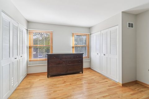 Tiny photo for 210 E Lakeside Drive, Vernon Hills, IL 60061 (MLS # 12499912)