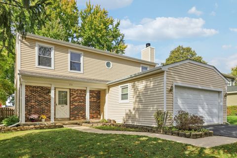 Photo of 210 E Lakeside Drive, Vernon Hills, IL 60061 (MLS # 12499912)