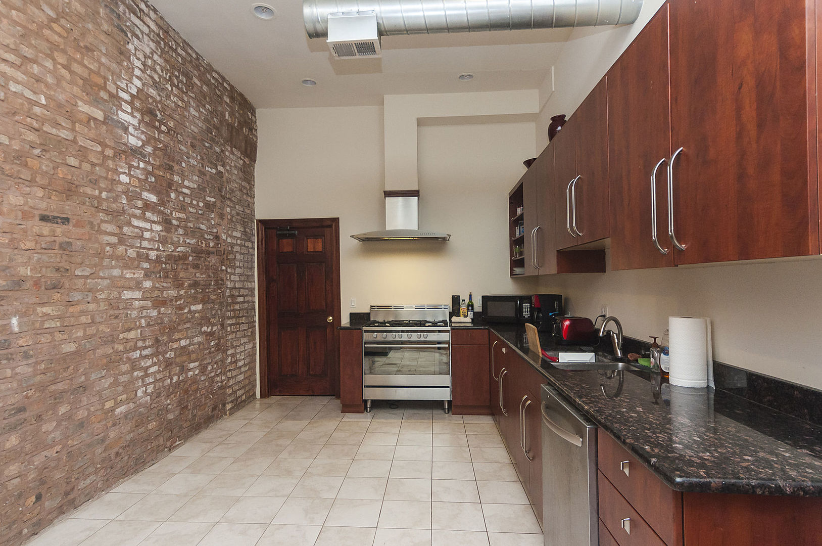 548 N Wells Street 3