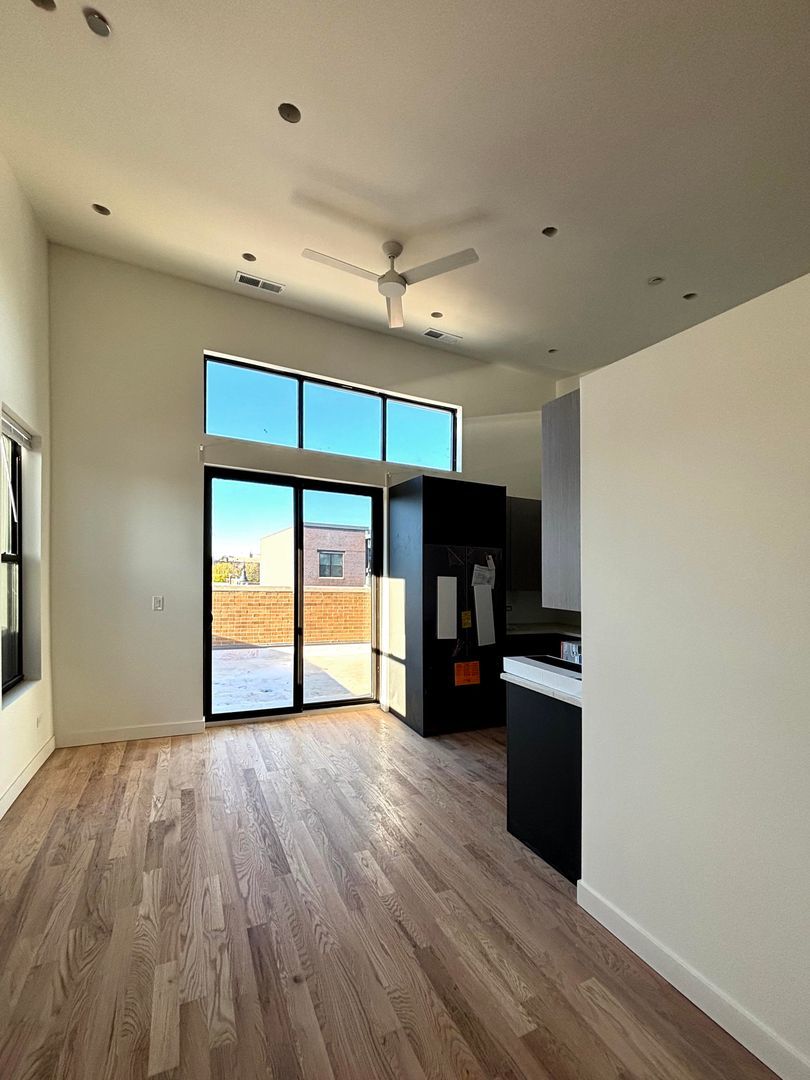 2445 N Lincoln Avenue PH