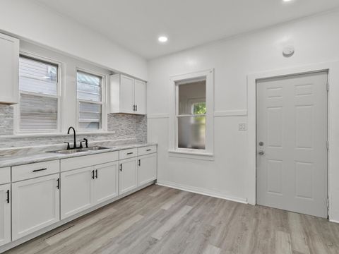 Tiny photo for 13346 S Carondolet Avenue, Chicago, IL 60633 (MLS # 12510796)