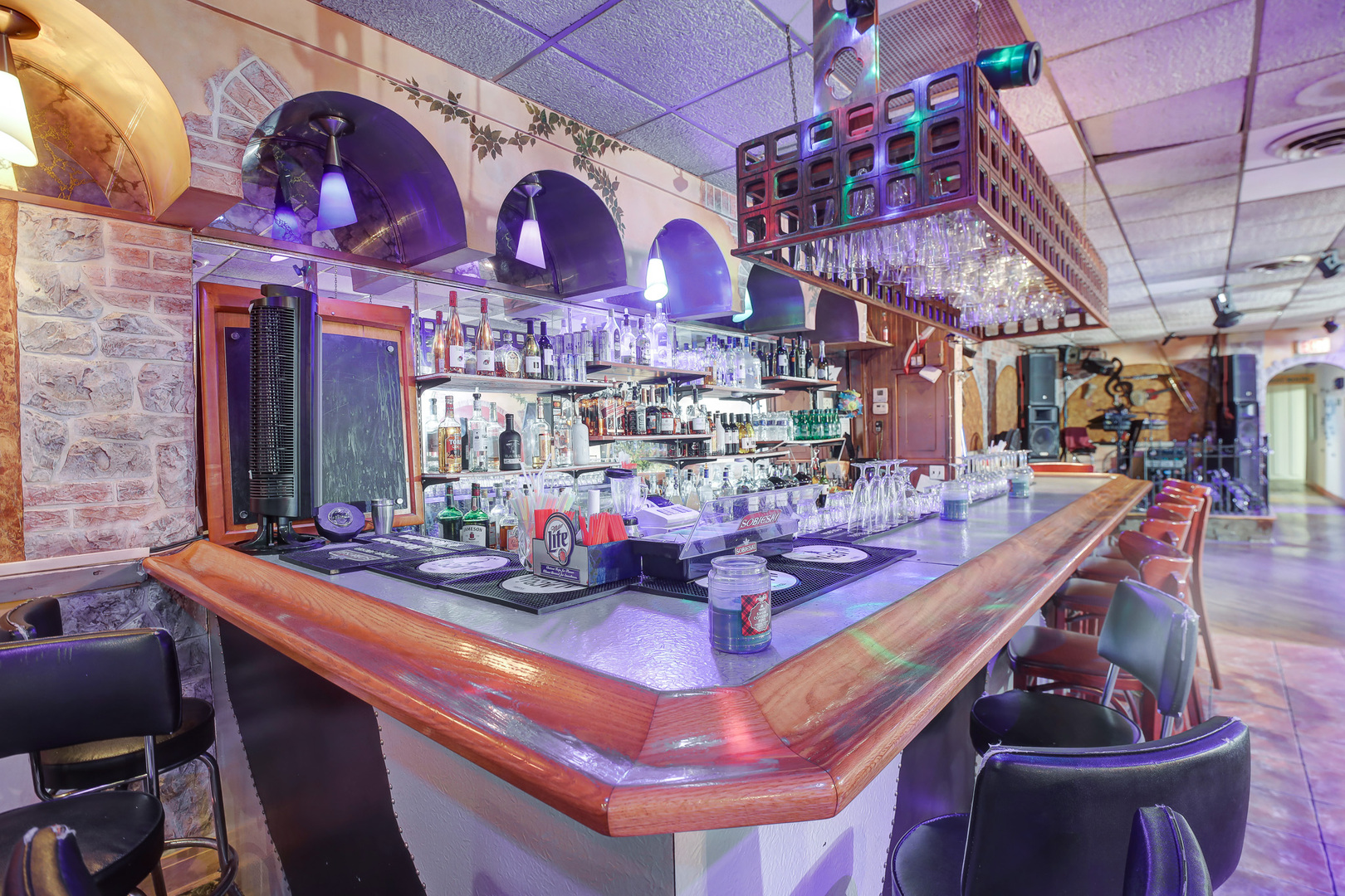 5549 W Belmont Avenue