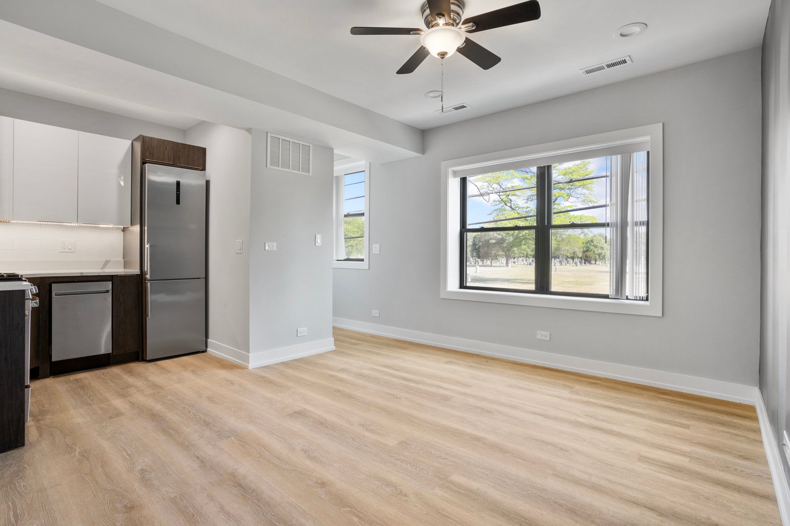 1552 W Juneway Terrace 3F