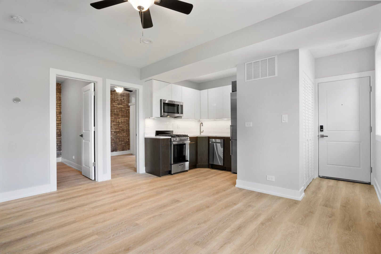 1552 W Juneway Terrace 3F