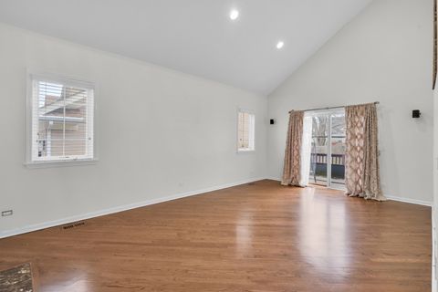 Tiny photo for 141 Manchester Court, Buffalo Grove, IL 60089 (MLS # 12589518)