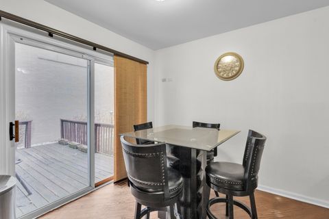 Tiny photo for 141 Manchester Court, Buffalo Grove, IL 60089 (MLS # 12589518)