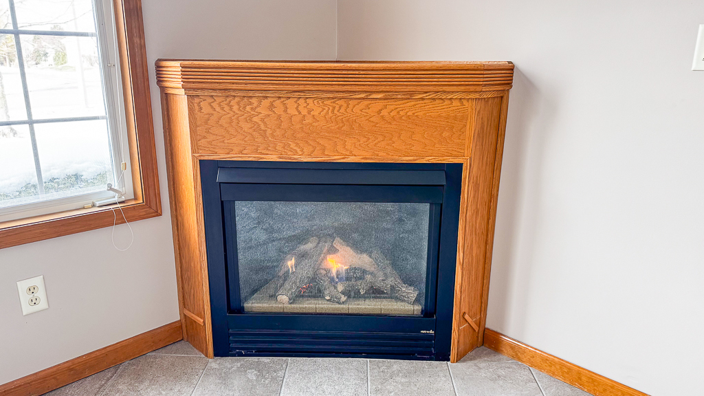 Bloomington, Illinois 61704, United States, 2 Bedrooms Bedrooms, ,2 BathroomsBathrooms,Residential,Pending,252996