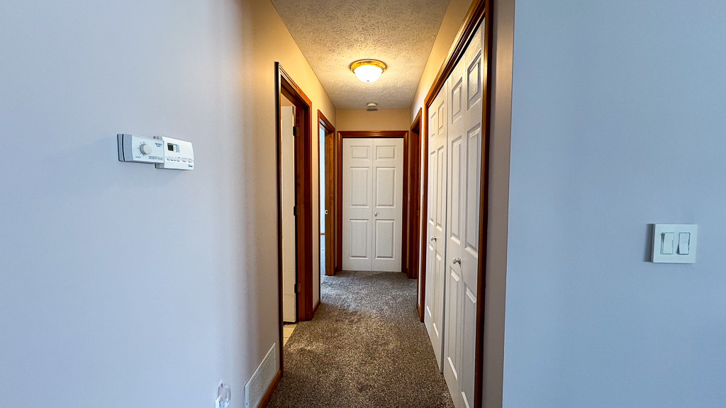 Bloomington, Illinois 61704, United States, 2 Bedrooms Bedrooms, ,2 BathroomsBathrooms,Residential,Pending,252996