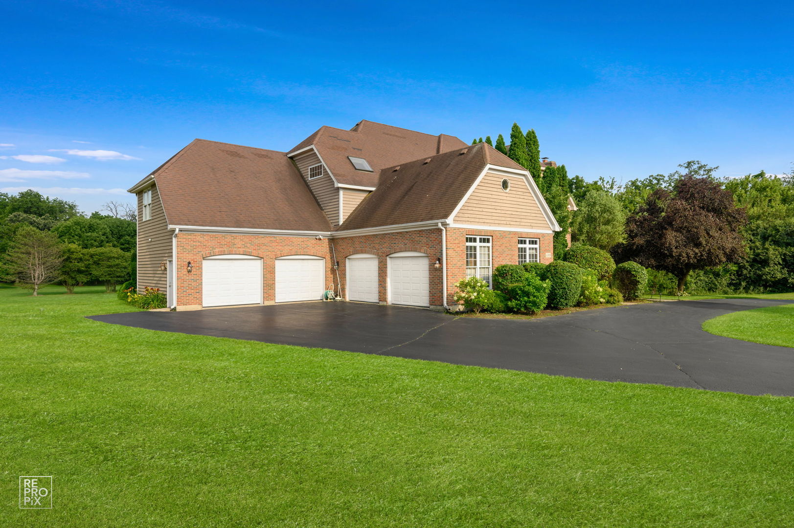6709 Oakwood Manor Drive