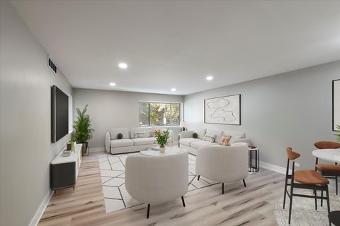 Tiny photo for 835 Ridge Avenue #207, Evanston, IL 60202 (MLS # 12494674)