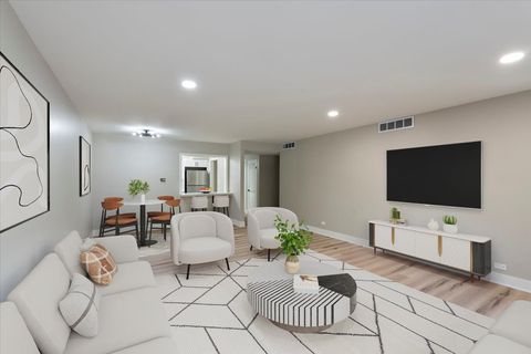 Tiny photo for 835 Ridge Avenue #207, Evanston, IL 60202 (MLS # 12494674)