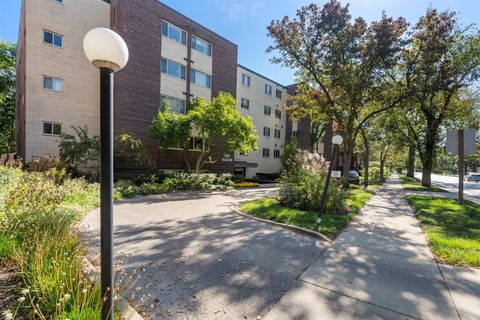 Tiny photo for 835 Ridge Avenue #207, Evanston, IL 60202 (MLS # 12494674)