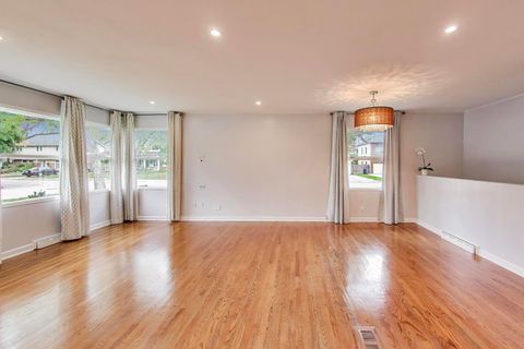 Tiny photo for 1022 Whitfield Road, Northbrook, IL 60062 (MLS # 12498804)