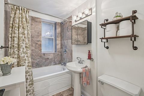 Tiny photo for 945 W Gordon Terrace #GE, Chicago, IL 60613 (MLS # 12600993)