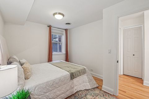Tiny photo for 945 W Gordon Terrace #GE, Chicago, IL 60613 (MLS # 12600993)