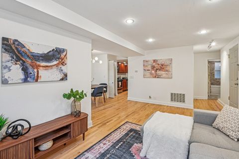 Tiny photo for 945 W Gordon Terrace #GE, Chicago, IL 60613 (MLS # 12600993)