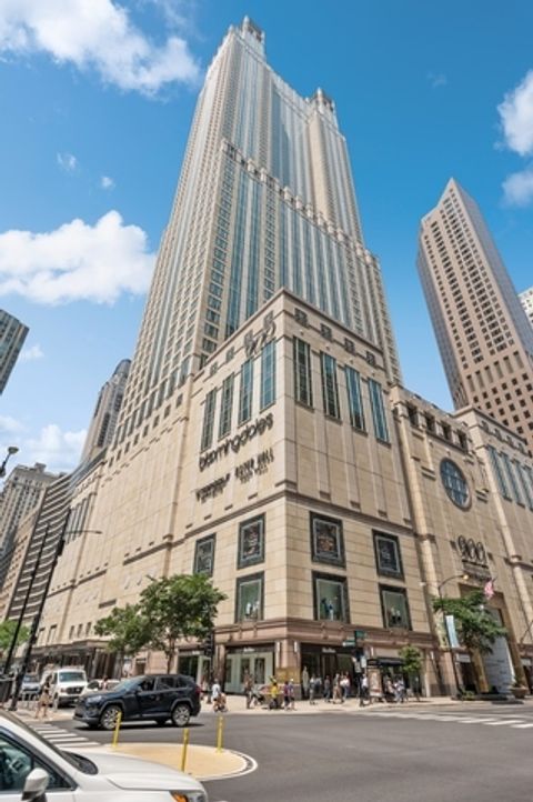 132 E Delaware Place 5201 Chicago IL 60611