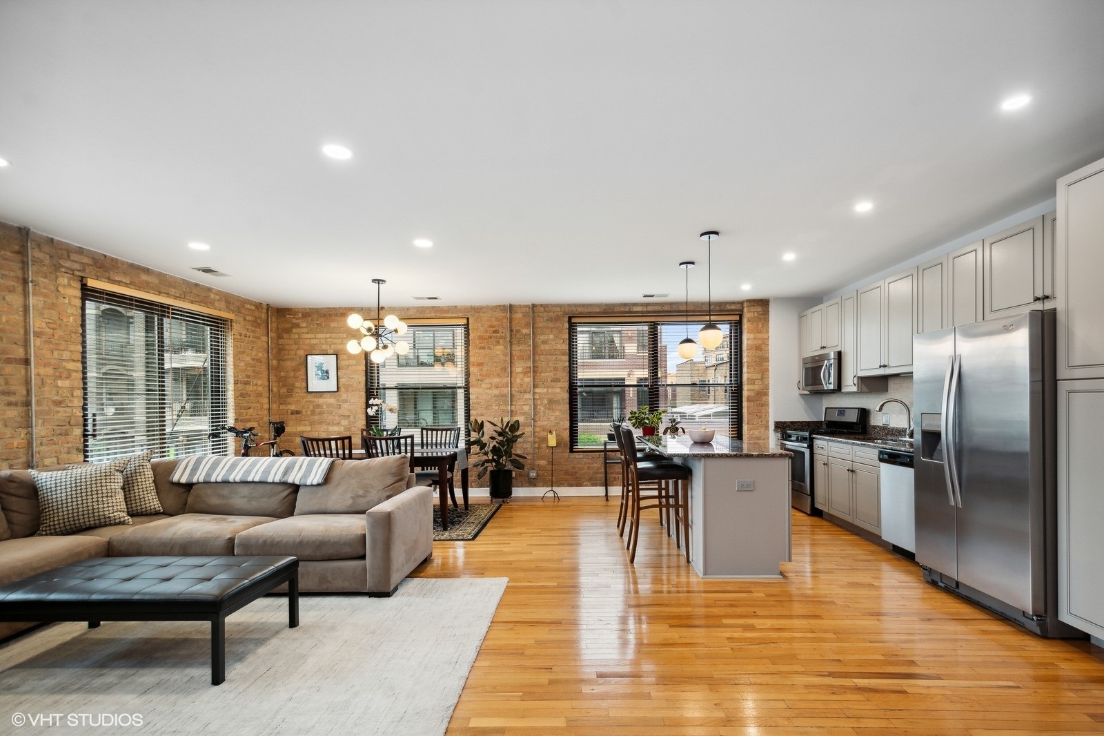 1635 W Belmont Avenue 422