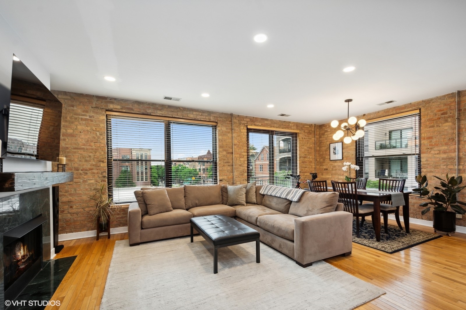1635 W Belmont Avenue 422