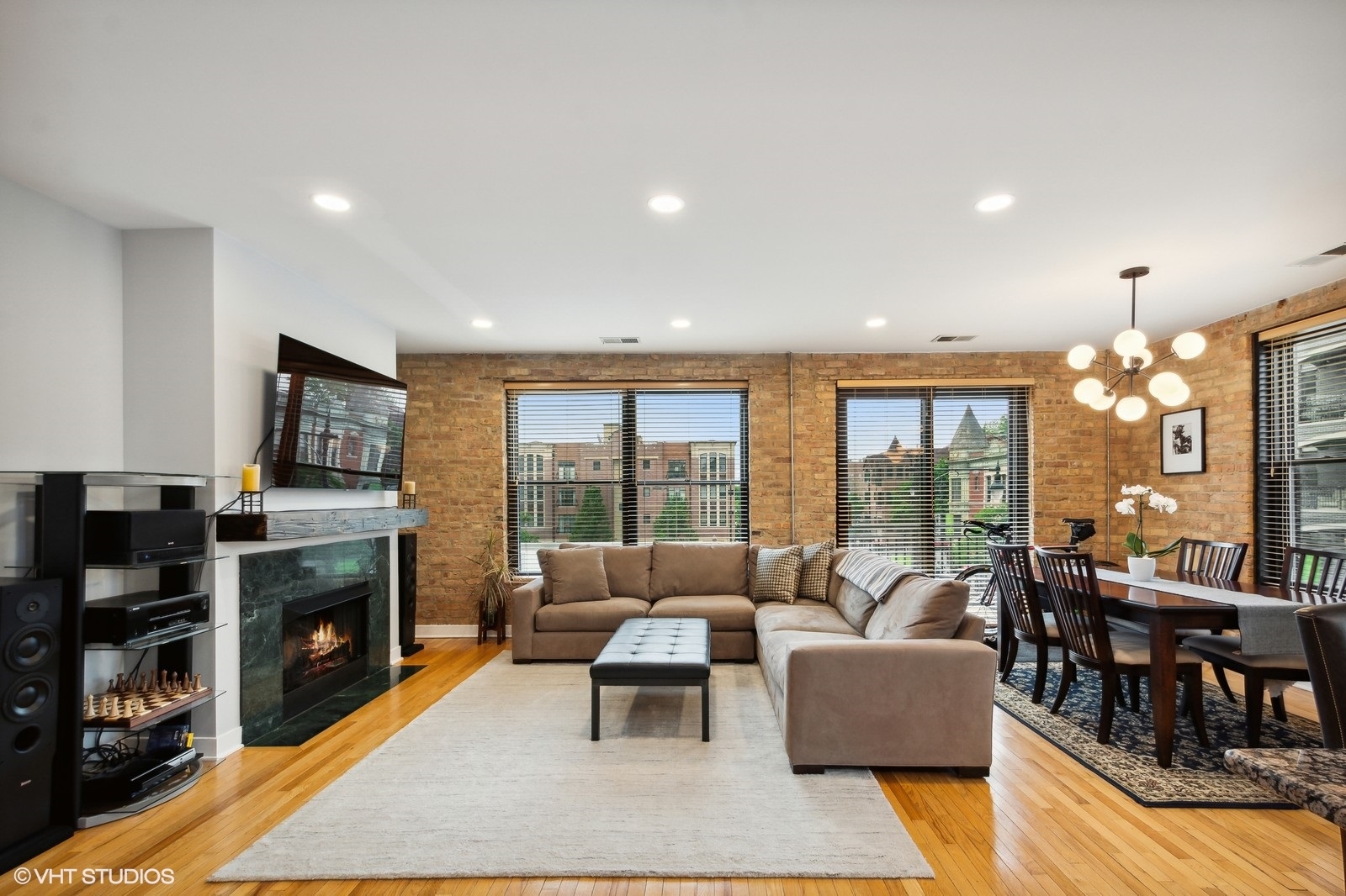 1635 W Belmont Avenue 422