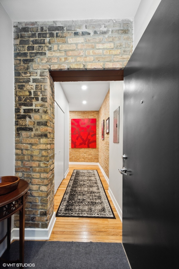 1635 W Belmont Avenue 422