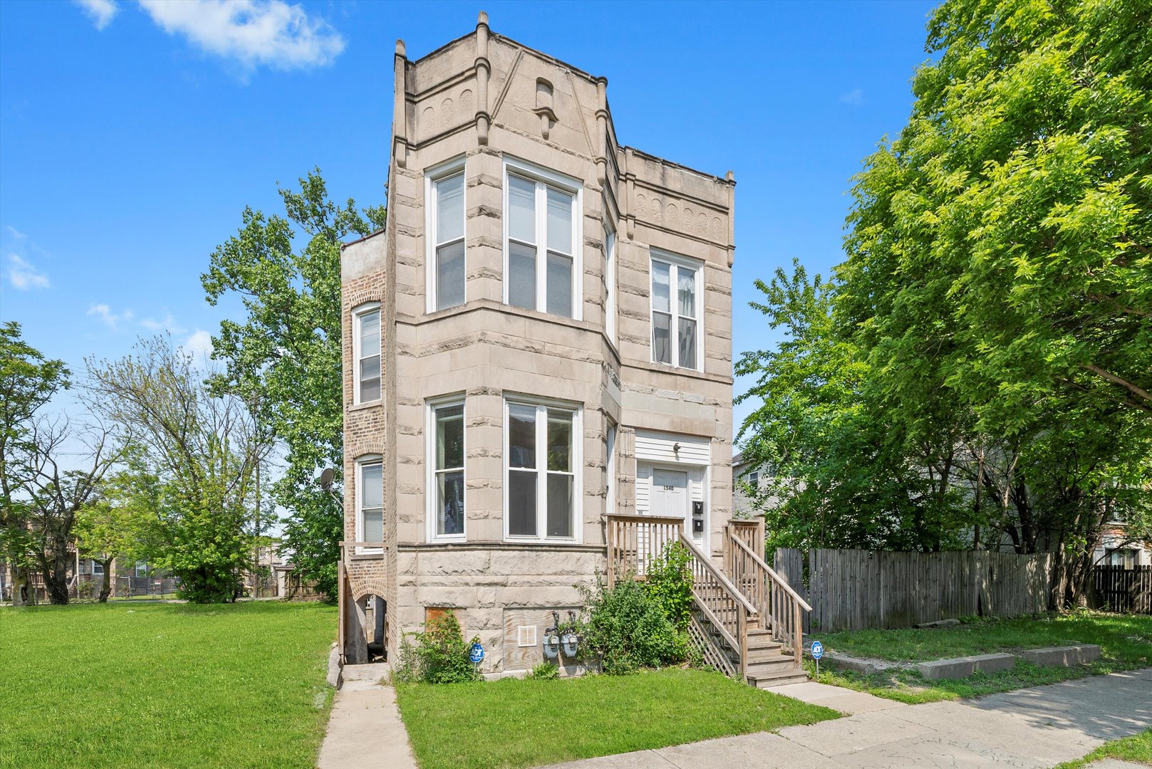 1540 S Saint Louis Avenue