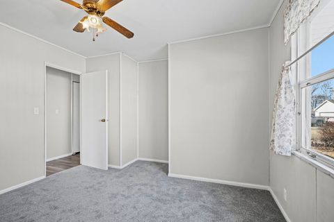 Tiny photo for 34 Golfview Lane, Carpentersville, IL 60110 (MLS # 12568916)