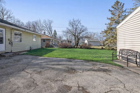 Tiny photo for 34 Golfview Lane, Carpentersville, IL 60110 (MLS # 12568916)
