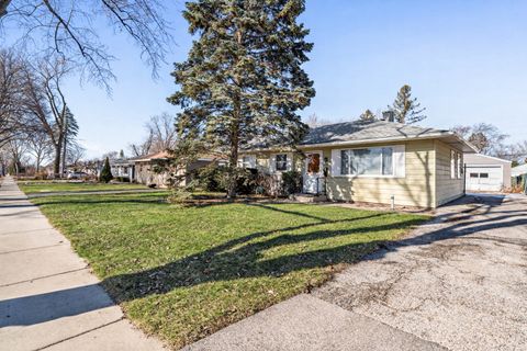 Tiny photo for 34 Golfview Lane, Carpentersville, IL 60110 (MLS # 12568916)